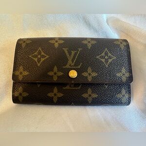 ❤️SOLD❤️ Louis Vuitton monogram bifold wallet